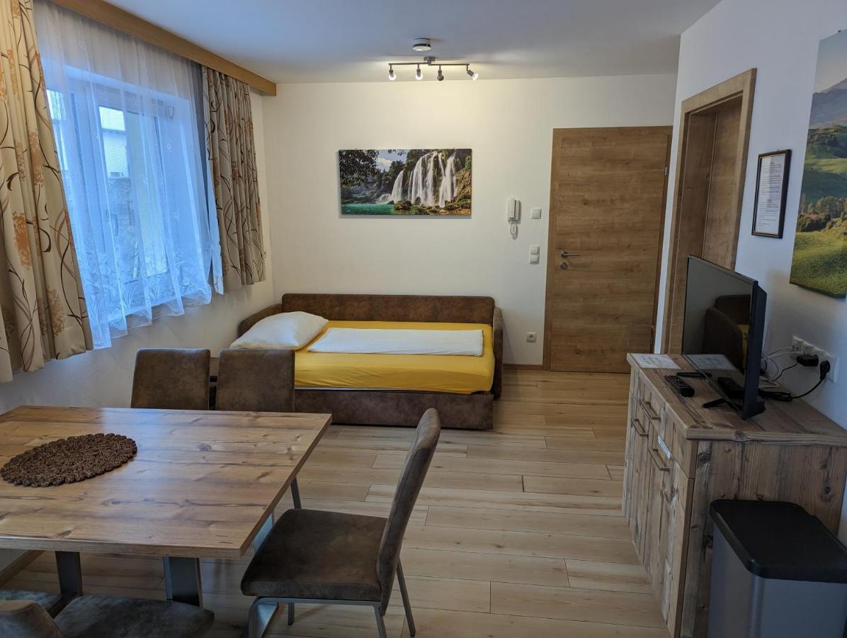 Gotthardt Apartment *